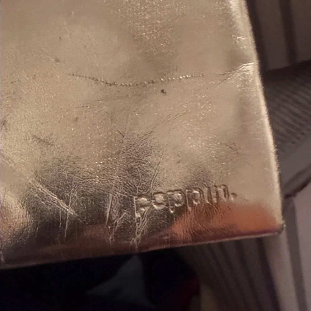 Poppin shimmering gold